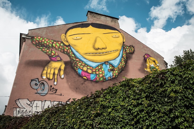 Brazilian_Street_Art_Twins_Os_Gemeos_Created_A_New_Mural_in_Vilnius_Lithuania_2015_07