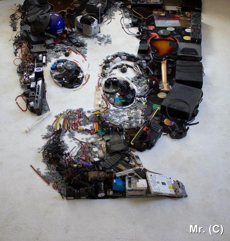 Incredible_Portraits_Of_Famous_Characters_Made_of_Obsolete_Electronic_Scraps_by_Artist_Christian_Pierini_2015_06