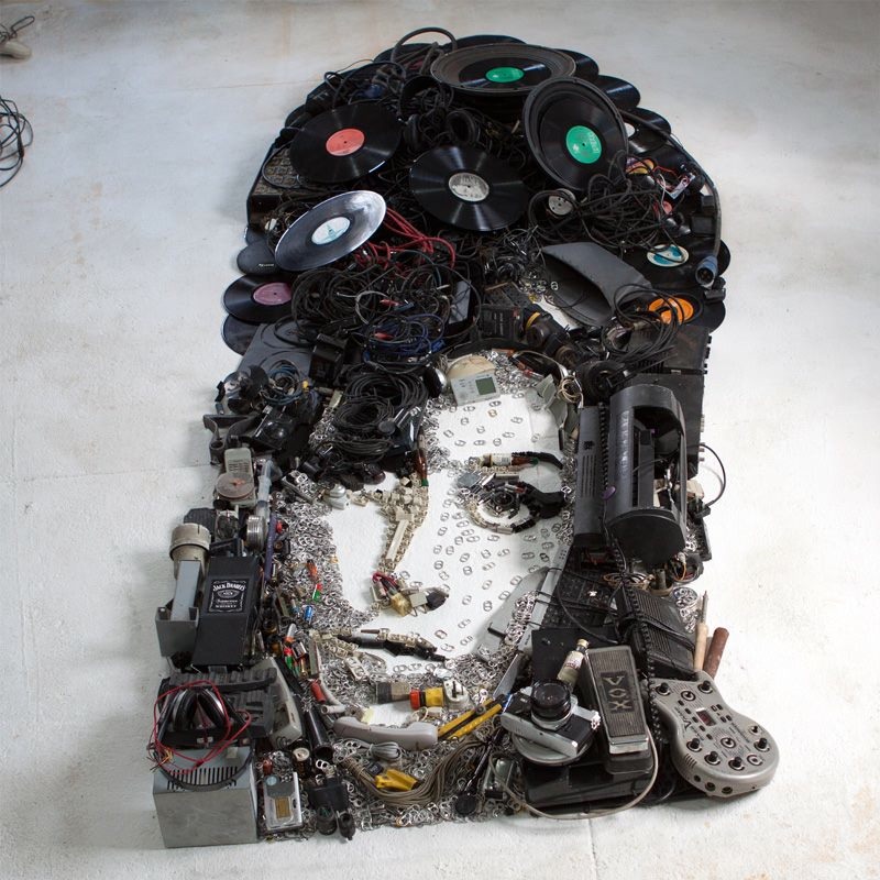 Incredible_Portraits_Of_Famous_Characters_Made_of_Obsolete_Electronic_Scraps_by_Artist_Christian_Pierini_2015_07