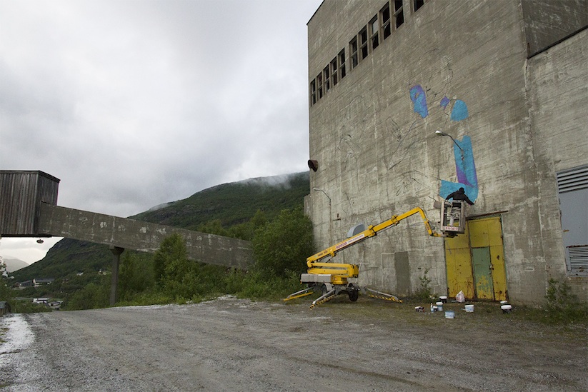 New_Comic_inspired_Mural_by_Street_Artist_Deih_for_UpNorth_Festival_in_Sulitjelma_Norway_2015_03