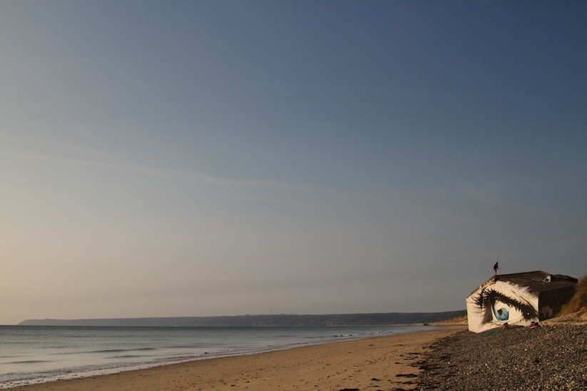 The_Eye_A_Beautiful_Mural_by_Street_Artist_Cece_on_the_Beach_of_Siouville_Hague_France_2015_04