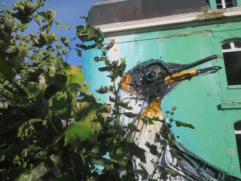 Thrash_Puppy_Melting_Penguin_New_Street_Installations_by_Bordalo_in_Portugal_and_France_2015_08