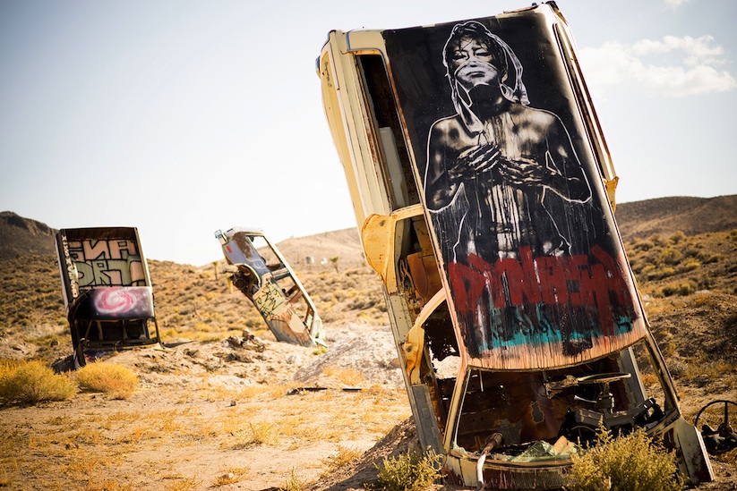 Eddie_Colla_Nite_Owl_Collaborate_on_a_Series_of_Pieces_on_an_Automobile_Graveyard_2015_01