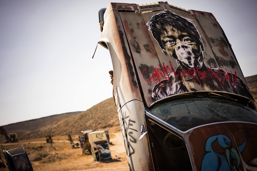 Eddie_Colla_Nite_Owl_Collaborate_on_a_Series_of_Pieces_on_an_Automobile_Graveyard_2015_02