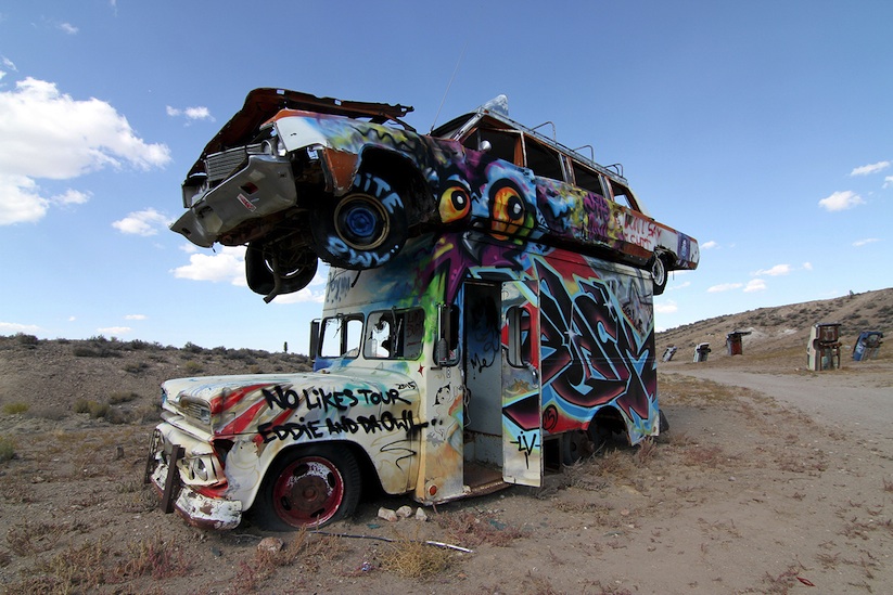Eddie_Colla_Nite_Owl_Collaborate_on_a_Series_of_Pieces_on_an_Automobile_Graveyard_2015_03