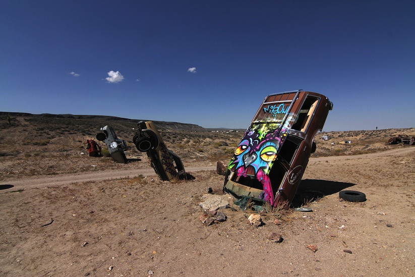 Eddie_Colla_Nite_Owl_Collaborate_on_a_Series_of_Pieces_on_an_Automobile_Graveyard_2015_09