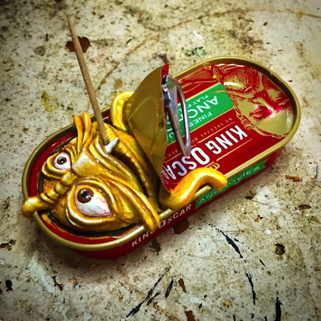 Infestations_Artist_Steve_Casino_Sculpts_and_Paints_Characters_into_Broken_and_Discarded_Things_2015_09