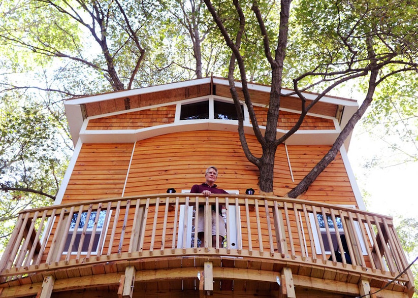 Jay_Hewitt_Builds_an_Epic_Backyard_Treehouse_in_Attleboro_Massachusetts_2015_01