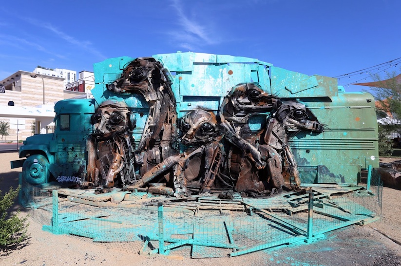 Meerkats_Street_Installation_by_Bordalo_II_in_Las_Vegas_2015_01