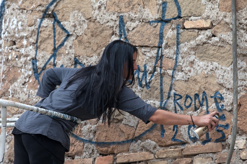 Mural_by_Herakut_in_Rome_Italy_2015_06