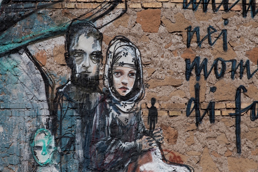 Mural_by_Herakut_in_Rome_Italy_2015_10