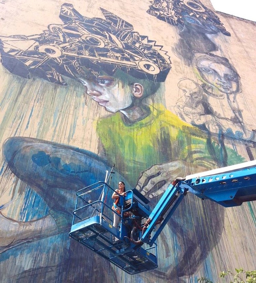 Mural_by_Street_Artists_Herakut_M_City_in_Sao_Paulo_Brazil_2015_03
