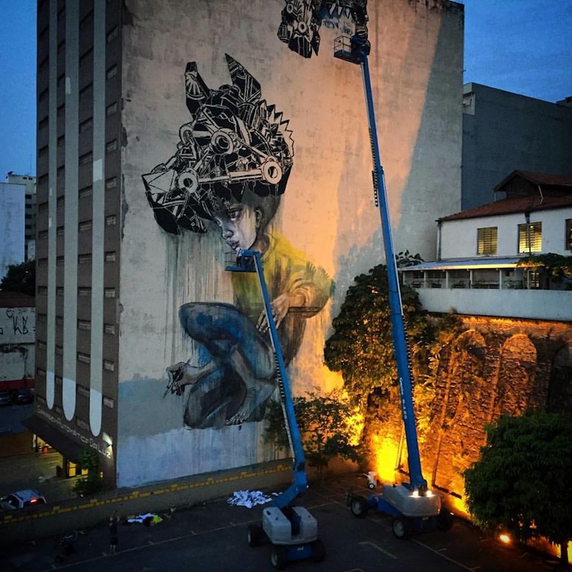 Mural_by_Street_Artists_Herakut_M_City_in_Sao_Paulo_Brazil_2015_04