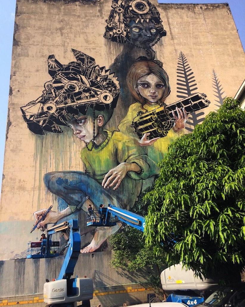 Mural_by_Street_Artists_Herakut_M_City_in_Sao_Paulo_Brazil_2015_09