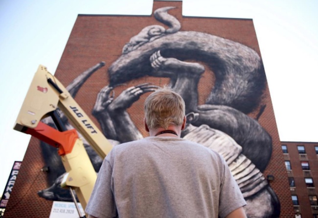 New_Mural_by_Street_Artist_ROA_for_Monument_Art_in_Harlem_NYC_2015_05