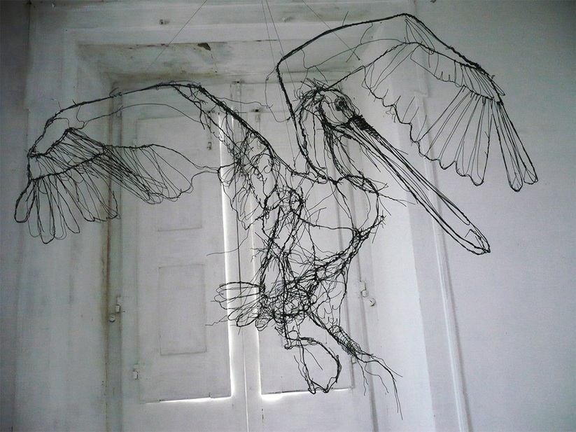 New_Wire_Sculptures_that_Look_Like_Scribbled_Pencil_Drawings_by_David_Oliveira_2015_03