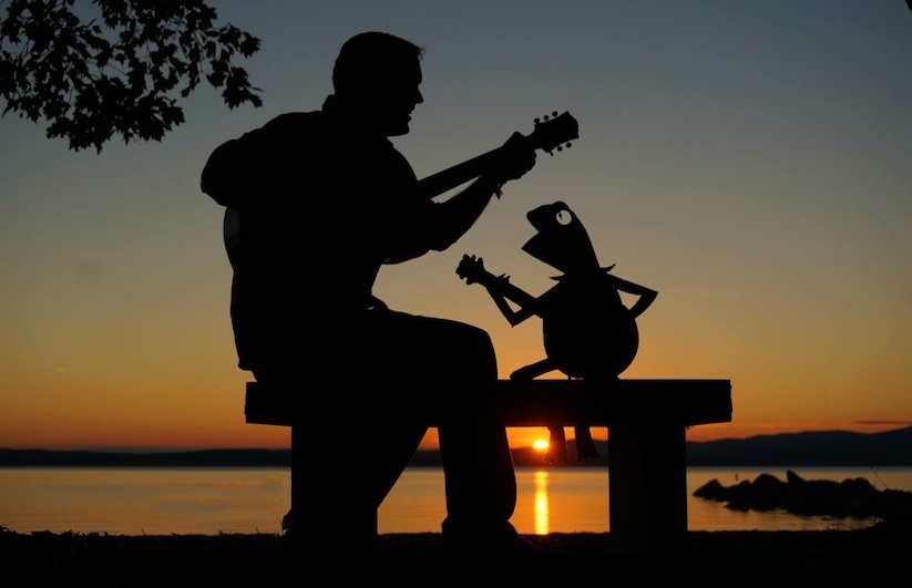 Sunset_Selfies_Cardboard_Magic_at_the_End_of_the_Day_by_Photographer_John_Marshall_2015_03