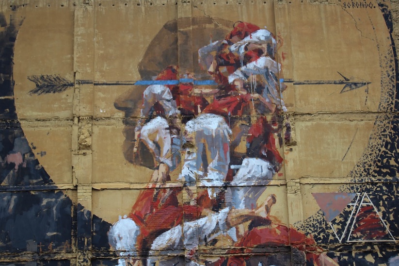 FER_LLENYA_A_New_Large_Scale_Mural_by_Street_Artist_Borondo_in_Barcelona_Spain_2015_02