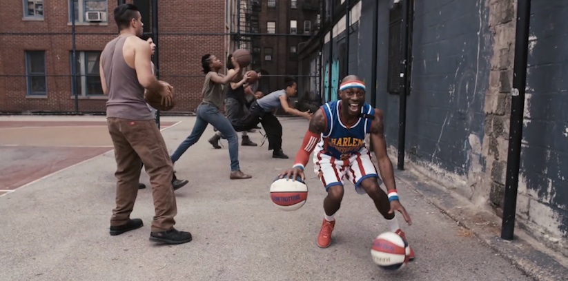 Harlem_Globetrotters_vs_STOMP_Percussionists_2015_02