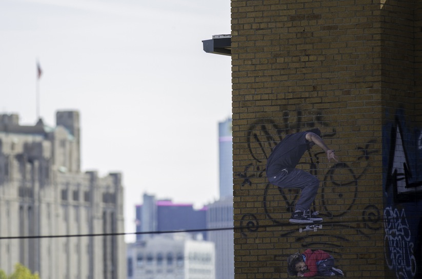 Paper_Skaters_Anonymous_Street_Artist_takes_Skateboarding_Characters_to_the_Urban_Jungle_2015_04