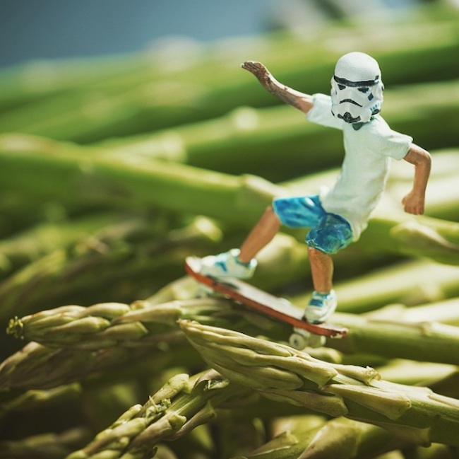 The_Daily_Life_of_Miniature_Stormtrooper_Eric_by_Photographer_Darryll_Jones_2015_06