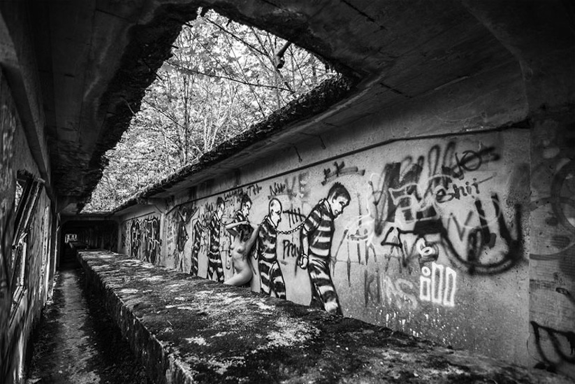 BARE_USA_Brian_Cattelle_Mixes_Urbex_and_Nude_Photography_2015_11