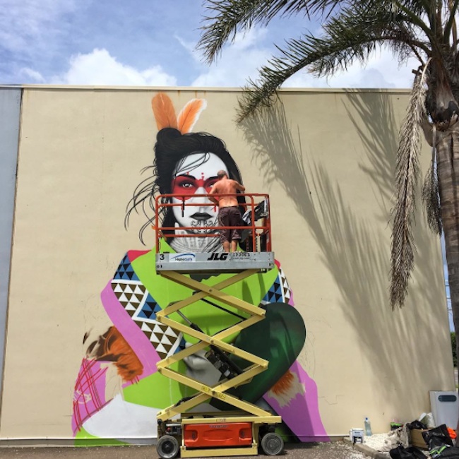 Taaniko_New_Mural_by_Street_Artist_Fin_Dac_in_Mount_Maunganui_New_Zealand_2015_08