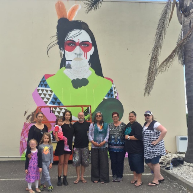 Taaniko_New_Mural_by_Street_Artist_Fin_Dac_in_Mount_Maunganui_New_Zealand_2015_10