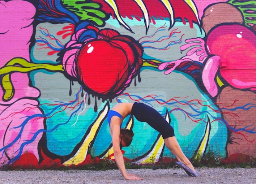 Gracefull_Poses_in_Front_of_Colorful_Graffiti_Artworks_by_Yoga_Instructor_Soren_Buchanan_2016_01