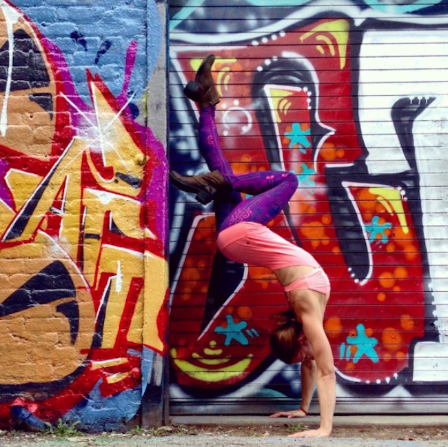 Gracefull_Poses_in_Front_of_Colorful_Graffiti_Artworks_by_Yoga_Instructor_Soren_Buchanan_2016_08