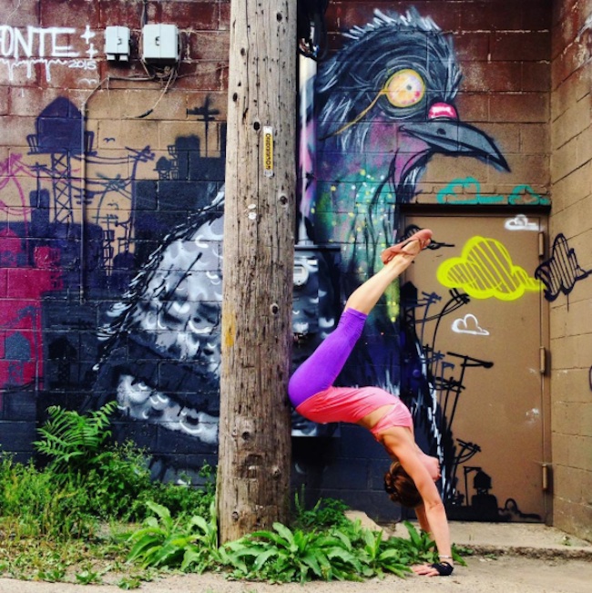 Gracefull_Poses_in_Front_of_Colorful_Graffiti_Artworks_by_Yoga_Instructor_Soren_Buchanan_2016_09