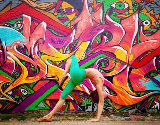 Gracefull_Poses_in_Front_of_Colorful_Graffiti_Artworks_by_Yoga_Instructor_Soren_Buchanan_2016_10
