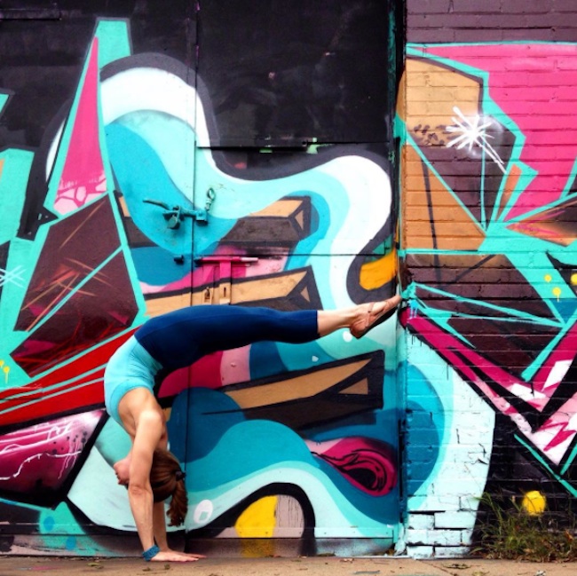 Gracefull_Poses_in_Front_of_Colorful_Graffiti_Artworks_by_Yoga_Instructor_Soren_Buchanan_2016_13