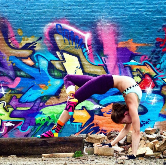 Gracefull_Poses_in_Front_of_Colorful_Graffiti_Artworks_by_Yoga_Instructor_Soren_Buchanan_2016_15