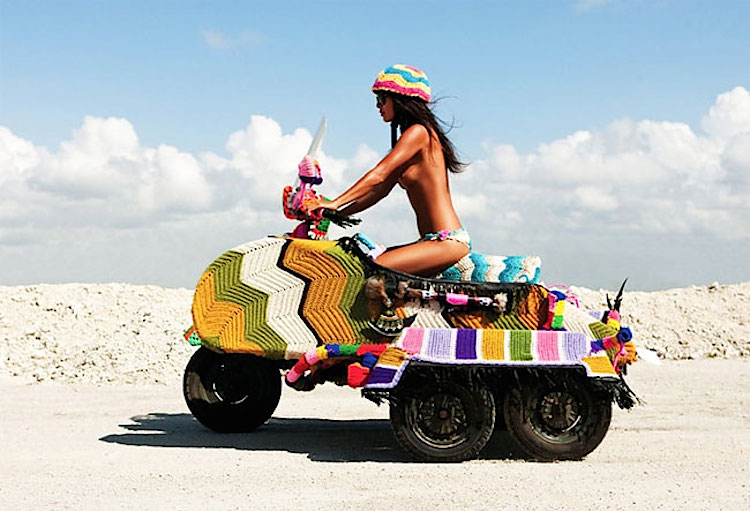 Knit_Graffiti_Magda_Sayeg_01