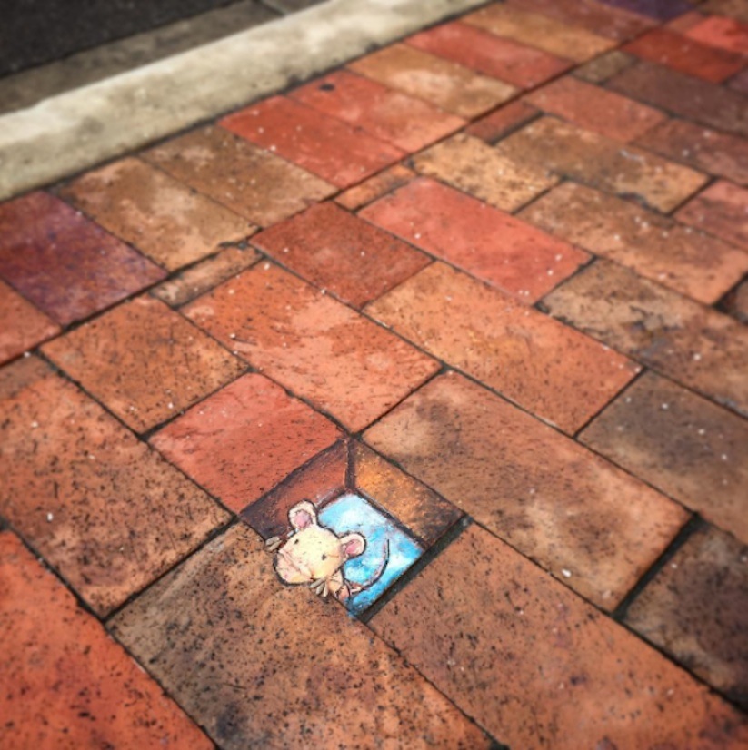 New_Quirky_Chalk_and_Charcoal_Street_Art_by_David_Zinn_2016_04