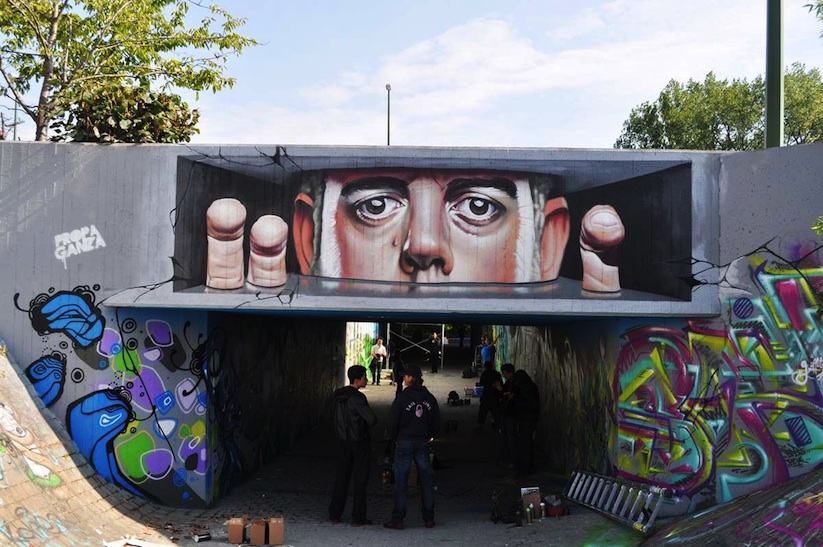 The_Adorable_Murals_of_Belgian_Street_Artist_Bart_Smeets_aka_Smates_2016_09