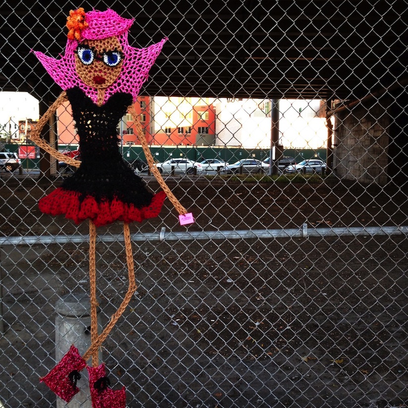 Yarnbombs_Crocheted_Murals_by_Brooklyn_based_Artist_London_Kaye_2016_09