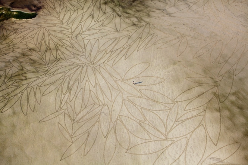 Beach_Art_Awesome_Temporary_Large_Scale_Drawings_on_Sand_by_Jim_Denevan_2016_12