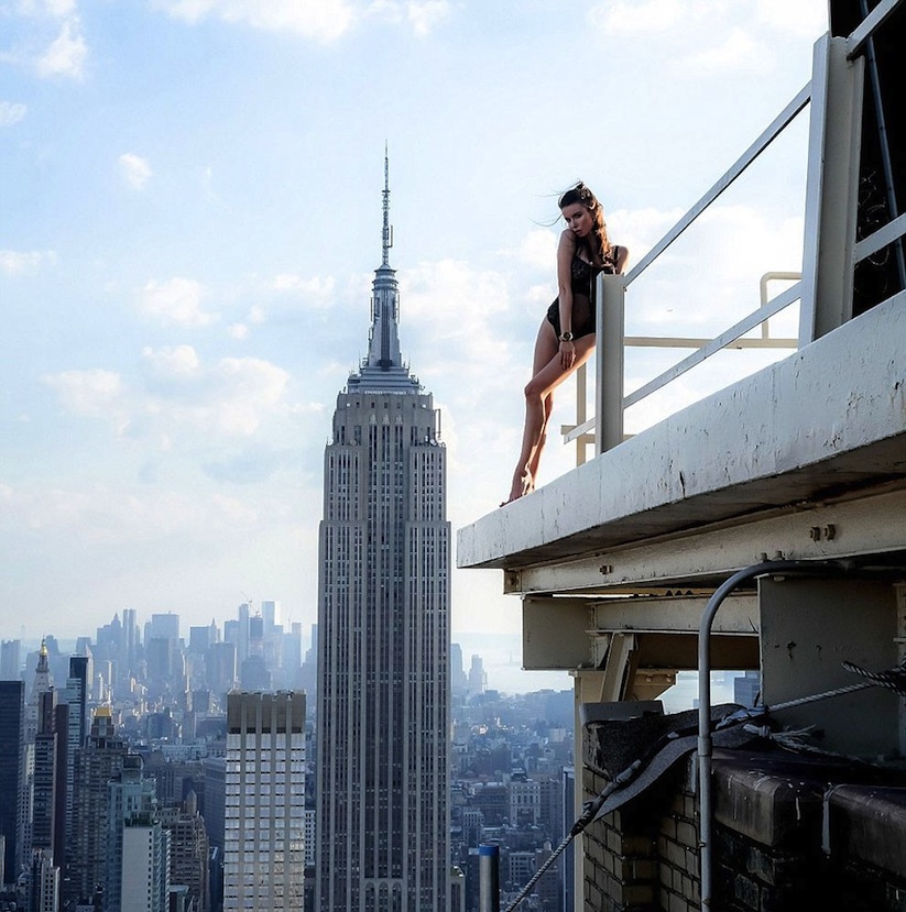 Beauty_And_NYC_Models_Pose_Perilously_Close_to_the_Edge_of_Tall_Buildings_in_New_York_2016_02