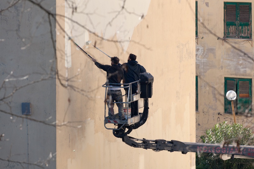 Massive_New_Mural_by_Street_Artist_Pixel_Pancho_in_Rome_Italy_2016_08