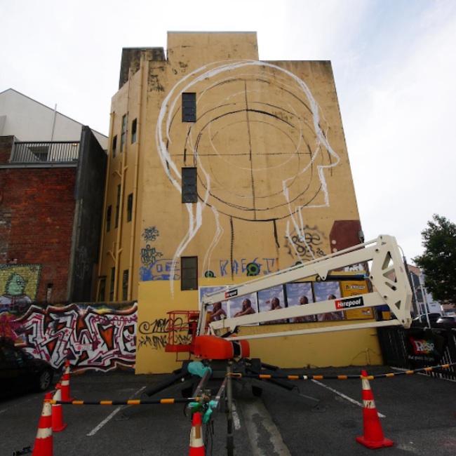 New_Great_Mural_by_British_Street_Artist_Phlegm_in_Wellington_2016_06