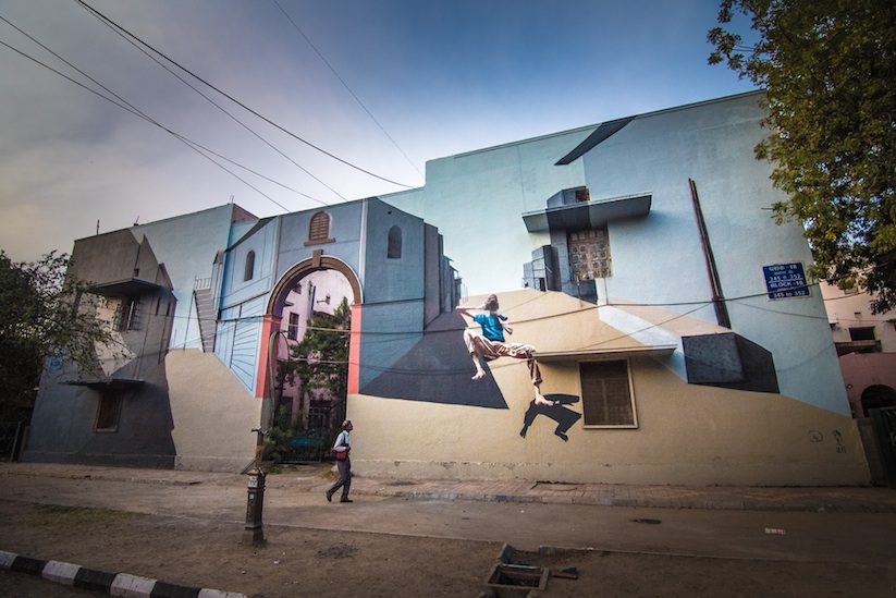 The_Tourist_A_Great_New_Mural_by_Artists_Avinash_and_Kamesh_in_New_Delhi_2016_03