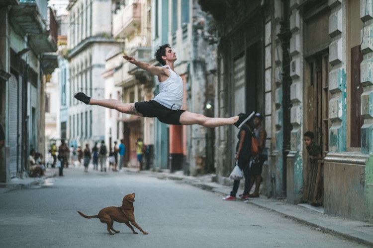 Cuba_the_Ballet_Dancers_in_the_Streets_of_Cuba_Captured_by_Omar_Robles_2016_01