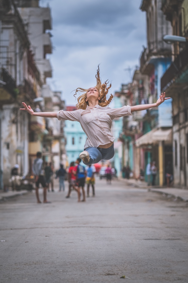 Cuba_the_Ballet_Dancers_in_the_Streets_of_Cuba_Captured_by_Omar_Robles_2016_02