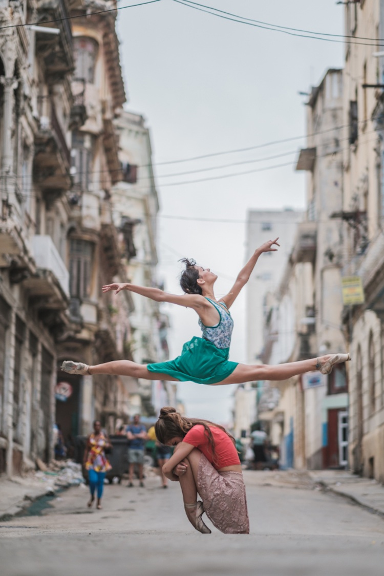 Cuba_the_Ballet_Dancers_in_the_Streets_of_Cuba_Captured_by_Omar_Robles_2016_03