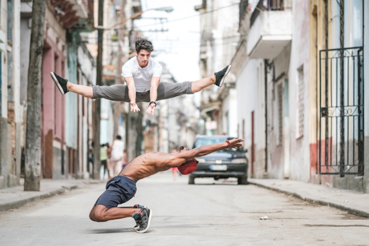 Cuba_the_Ballet_Dancers_in_the_Streets_of_Cuba_Captured_by_Omar_Robles_2016_04