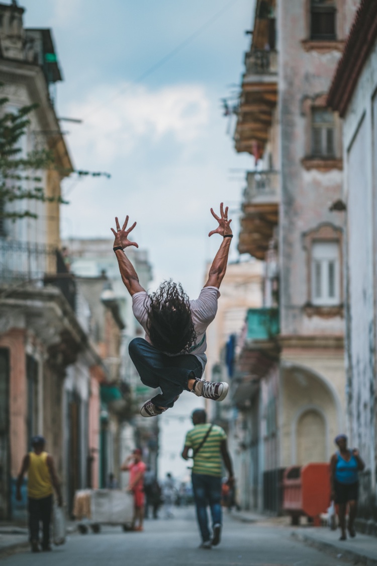 Cuba_the_Ballet_Dancers_in_the_Streets_of_Cuba_Captured_by_Omar_Robles_2016_05