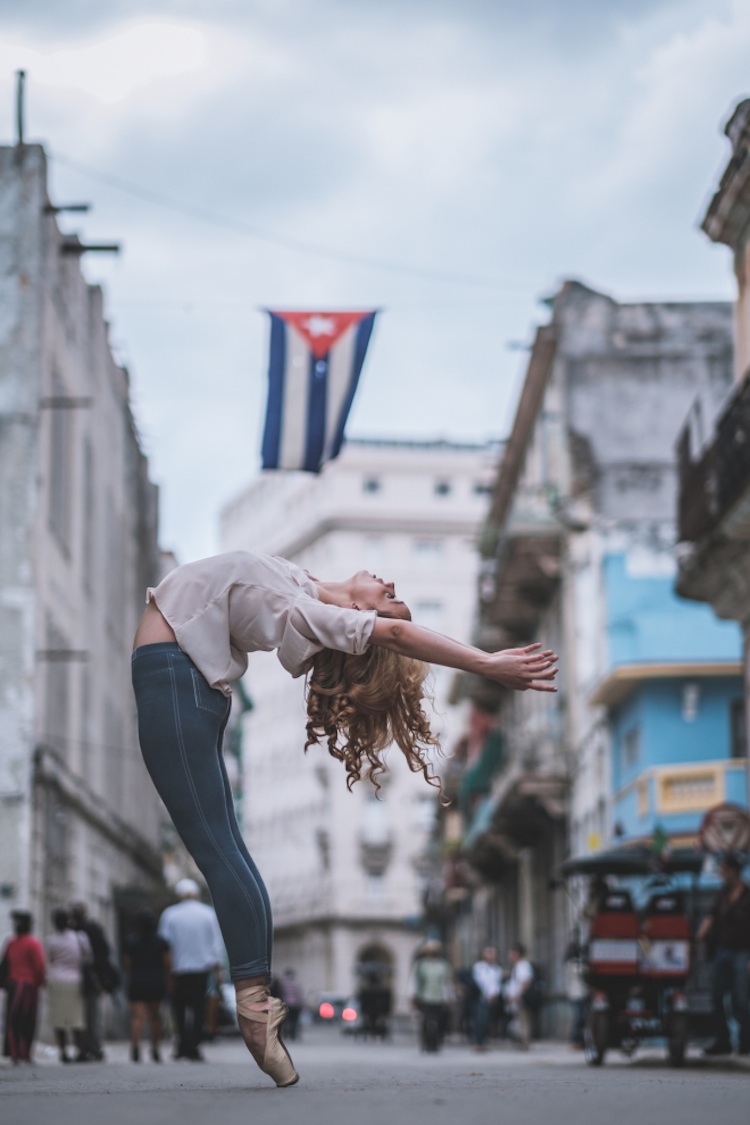 Cuba_the_Ballet_Dancers_in_the_Streets_of_Cuba_Captured_by_Omar_Robles_2016_06