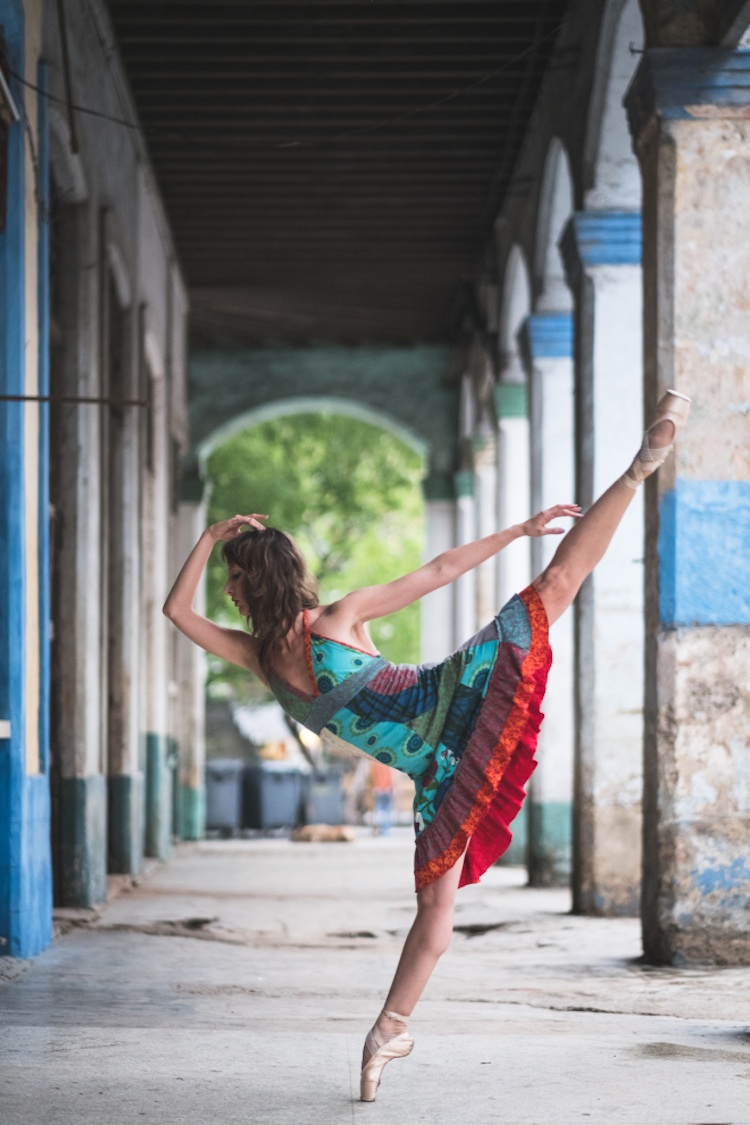 Cuba_the_Ballet_Dancers_in_the_Streets_of_Cuba_Captured_by_Omar_Robles_2016_10